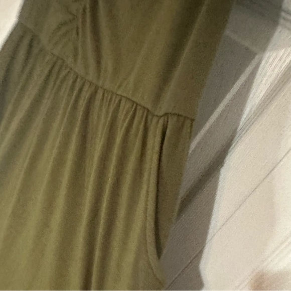 XL•Green Goddess Ruched Minimalist Dress with Pockets - Picture 10 of 16